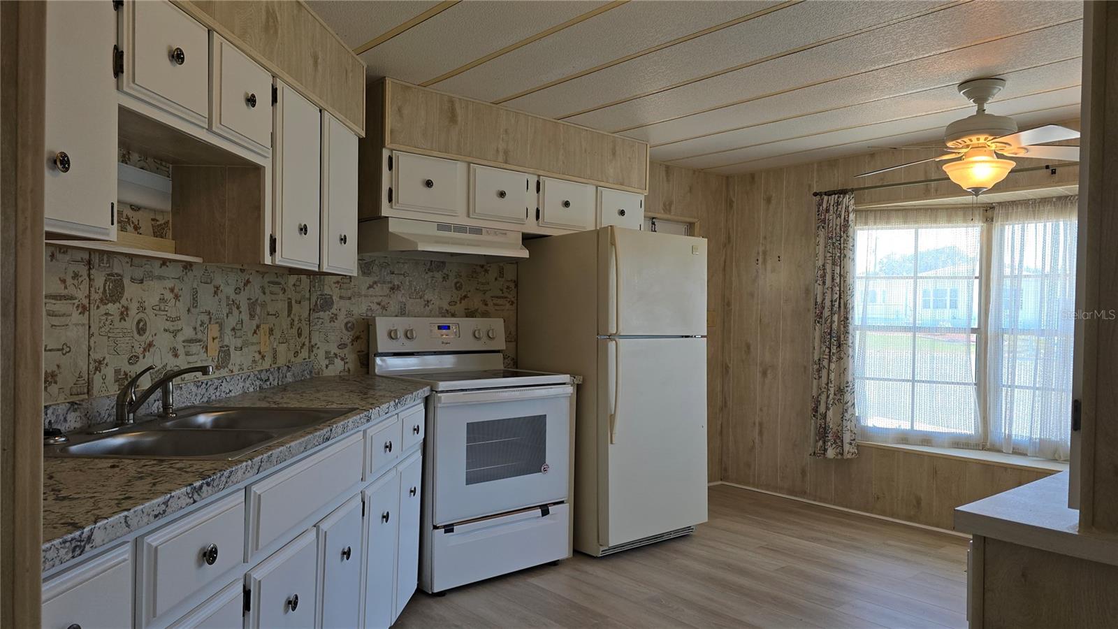 HIGH POINT MH SUB - Residential Lease