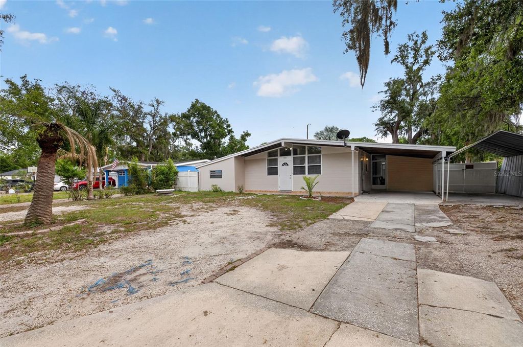 Photo of 924 Lakewood Ave, Tampa, FL 33613 (MLS # TB8496470)