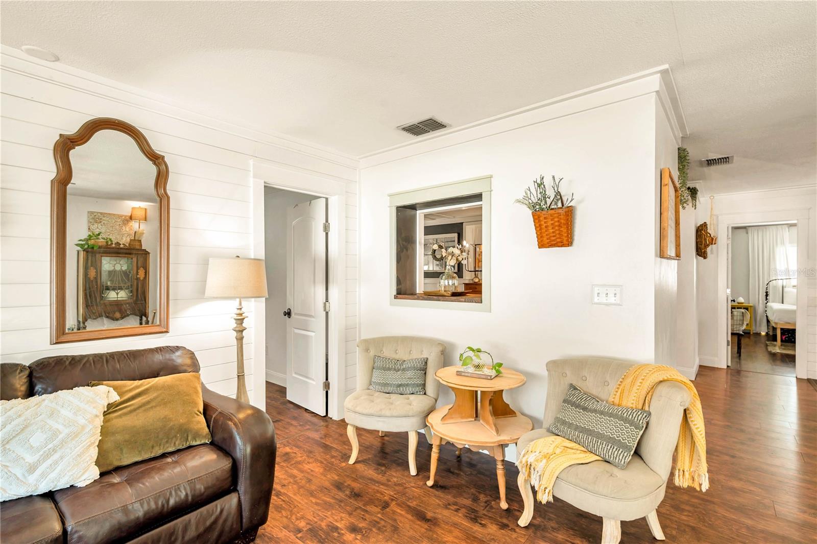 MASARYKTOWN - Residential Lease