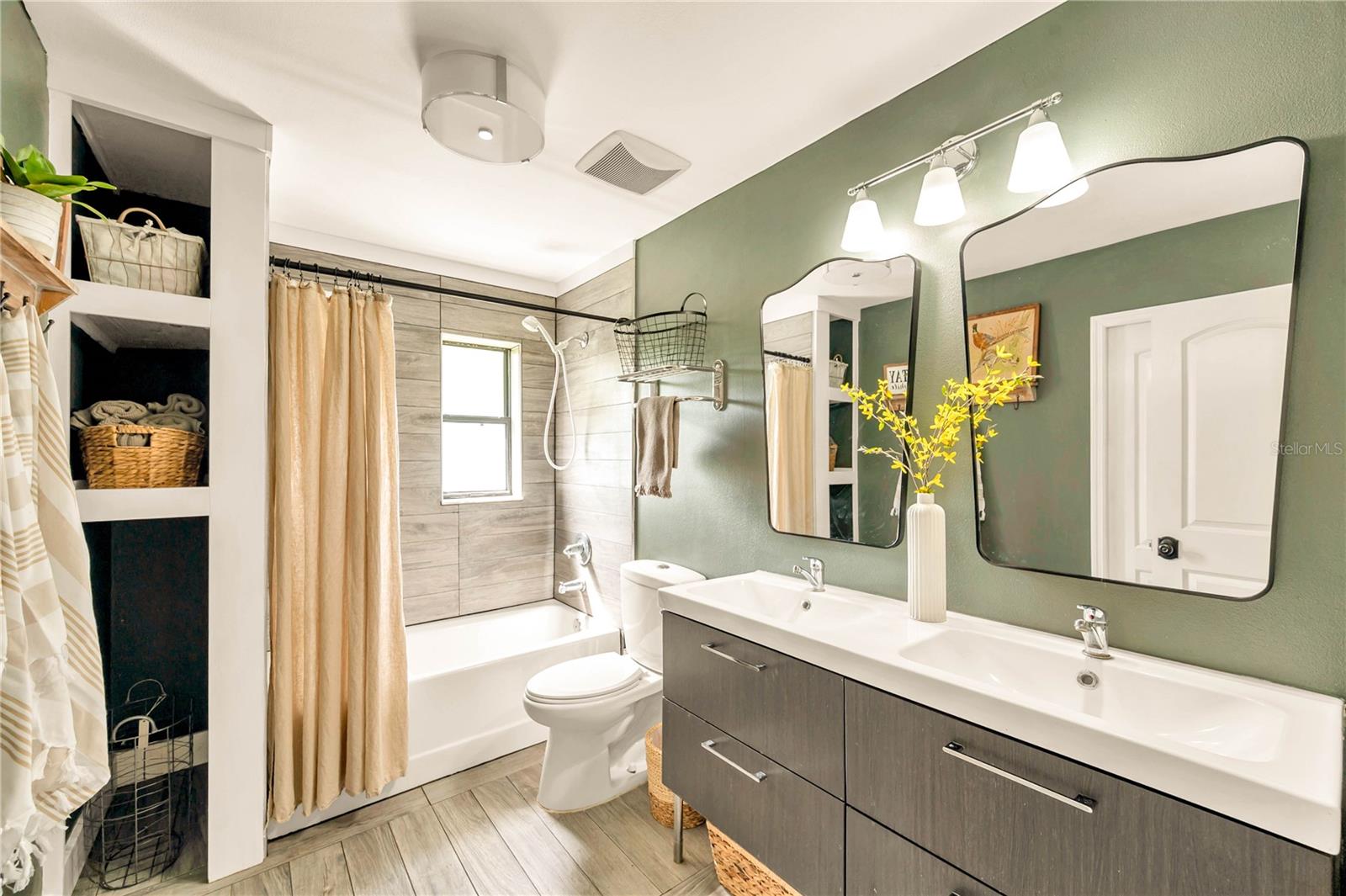 MASARYKTOWN - Residential Lease