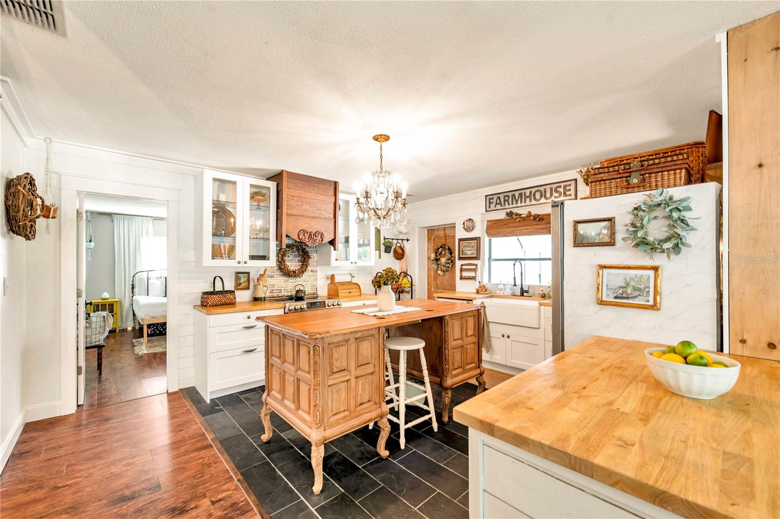 MASARYKTOWN - Residential Lease