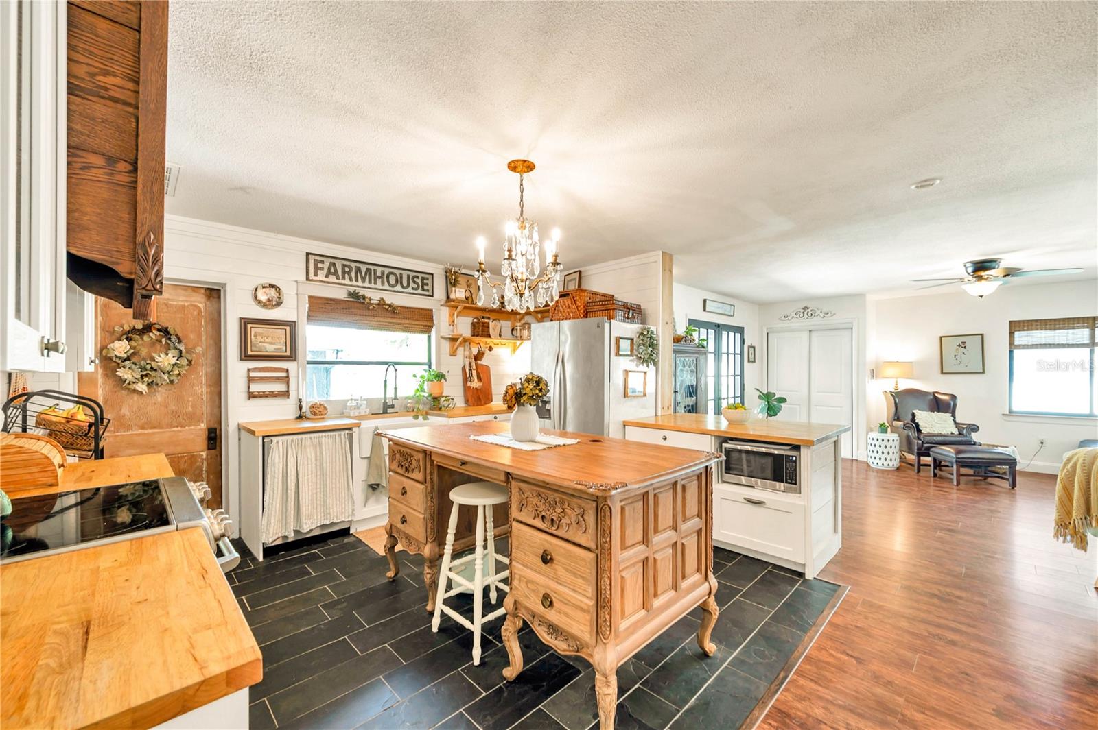 MASARYKTOWN - Residential Lease