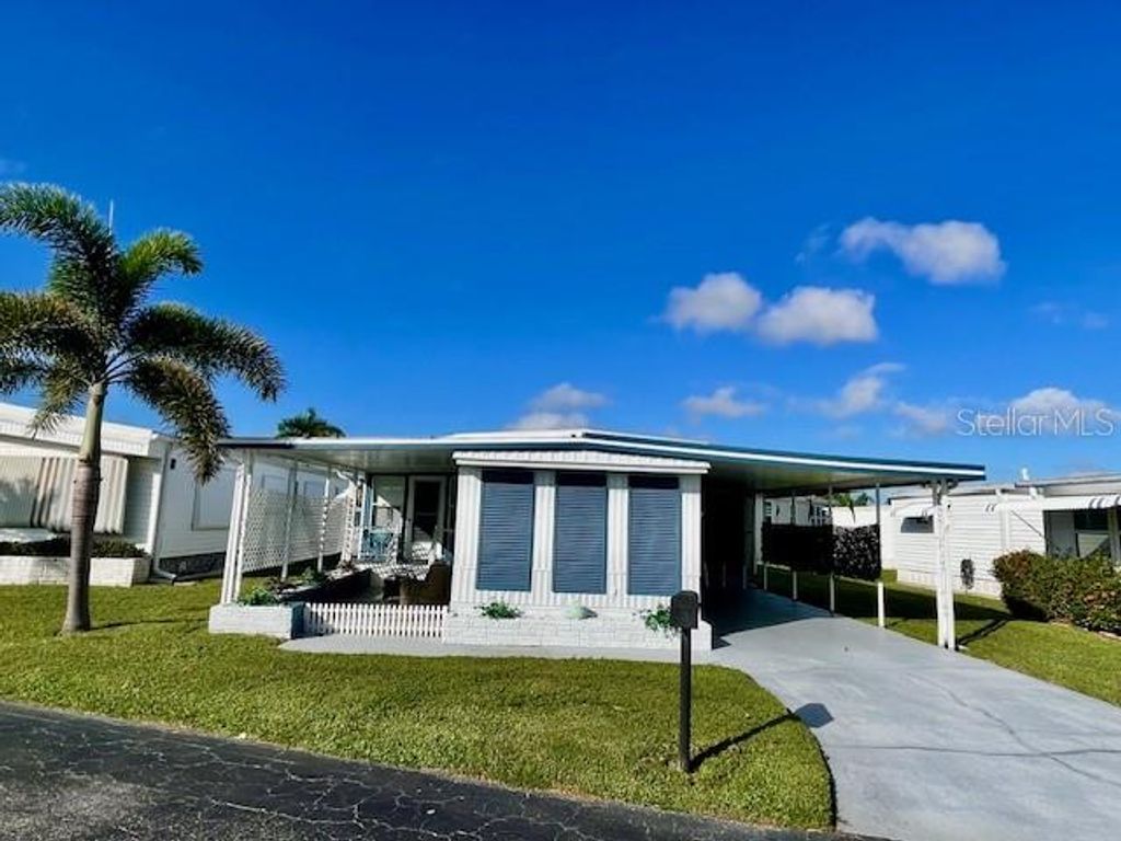 Photo of 252 Daisy Avenue, Fort Myers, FL 33908 (MLS # C7516615)