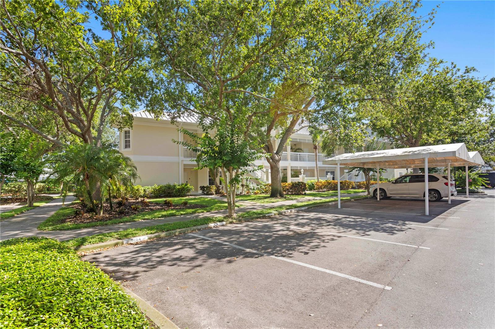 A Beautiful luxurious first floor corner unit, located at the IMG Academy BOLLETTIERI RESORT VILLAS. This unique first floor 3bed room and 3 full bathroom beautiful condo unit with great nature lights, and two assigned Spaces. The home is Move in ready! Sold as TURNKEY FURNISHED!
It is easy to access after a grueling day of sports\visits with an academy student, or as the base from which to explore the beautiful beaches nearby. 24 hour gated community, maintenance free with fitness center, community heated pool and hot tub. Walking distance to IMG campus facilities.