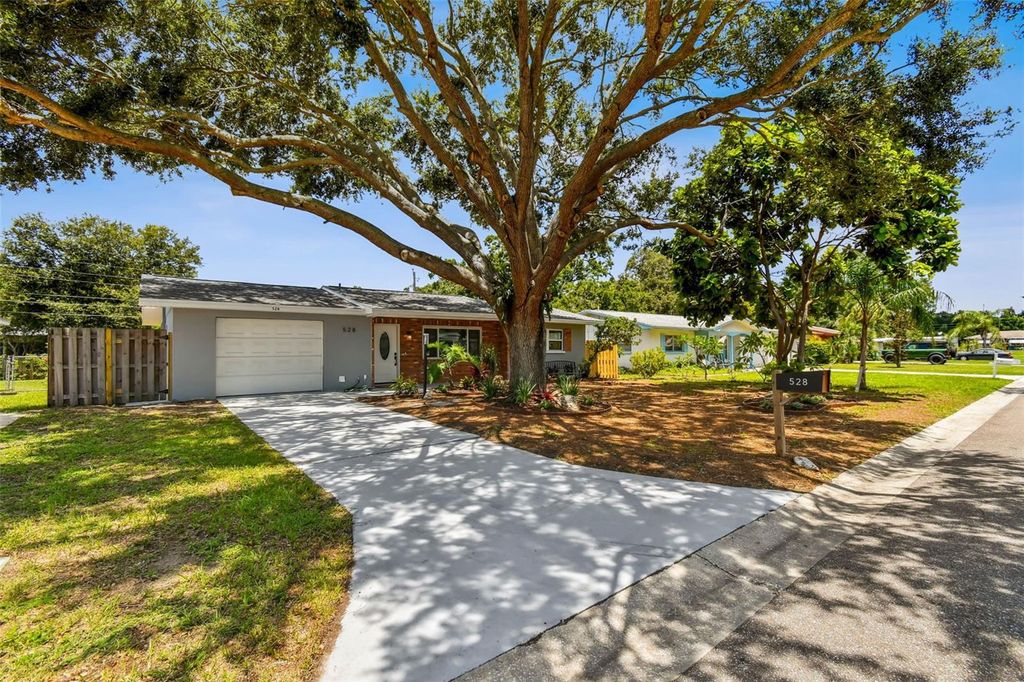 Photo of 528 Manor Drive, Dunedin, FL 34698 (MLS # A4657307)