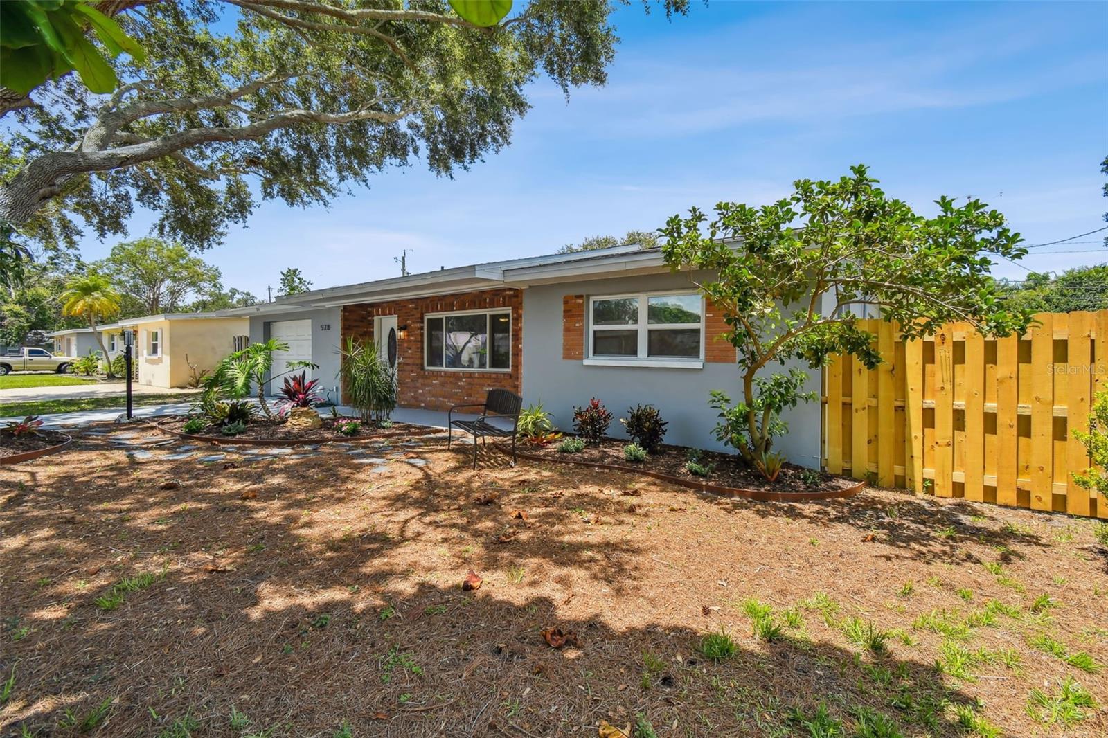 528 MANOR DRIVE