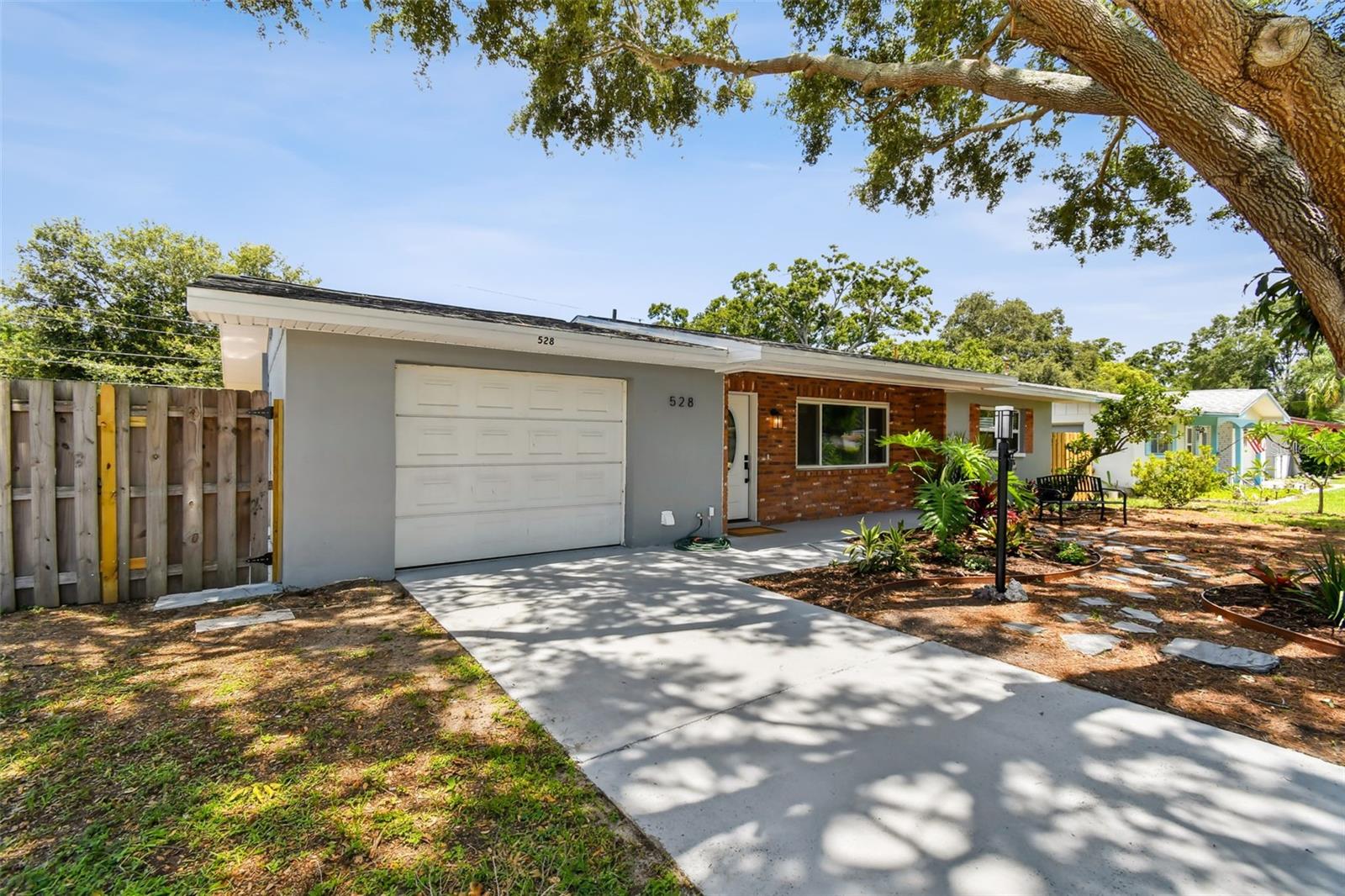 528 MANOR DRIVE