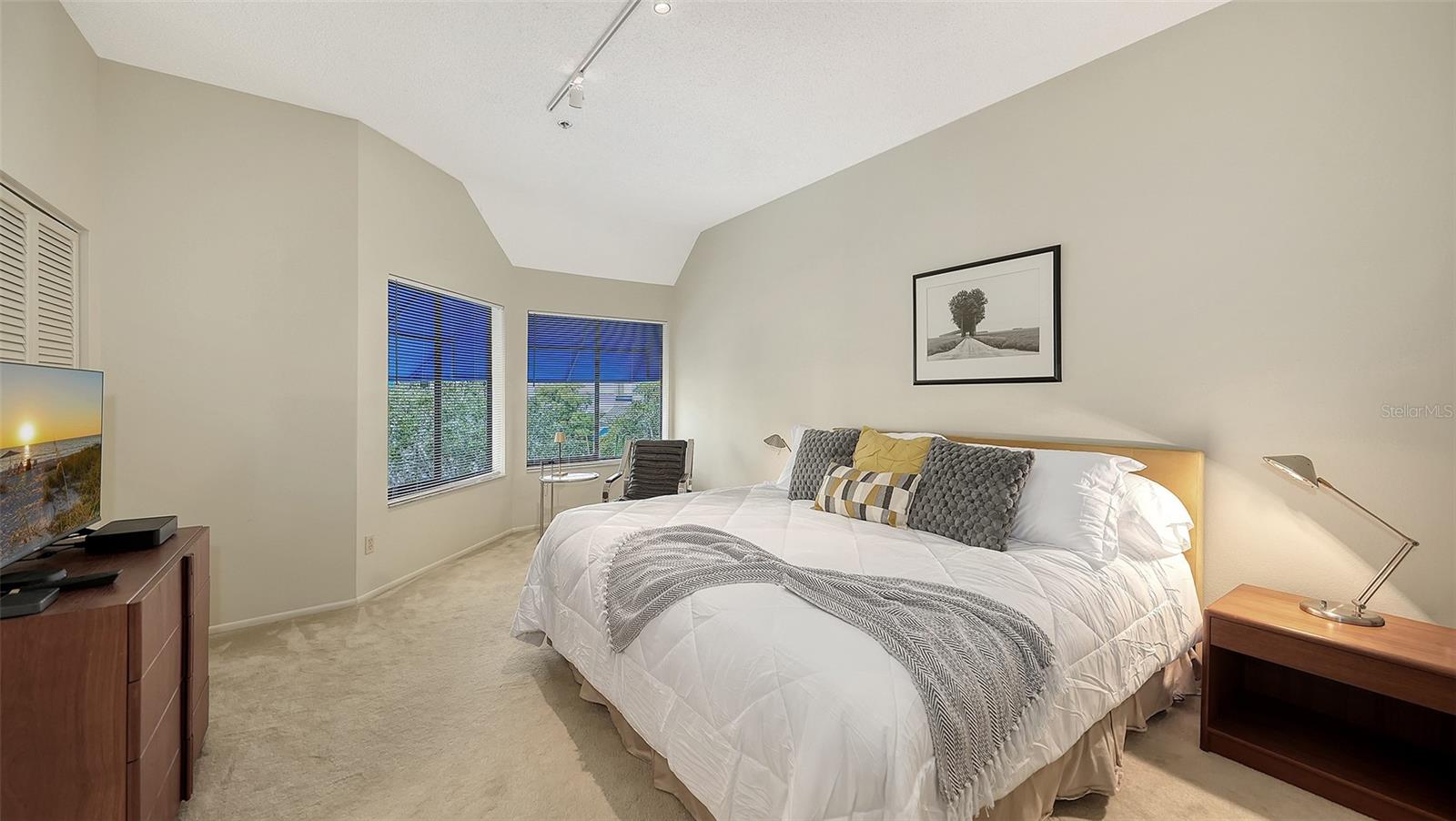 FAIRWAY BAY - Residential