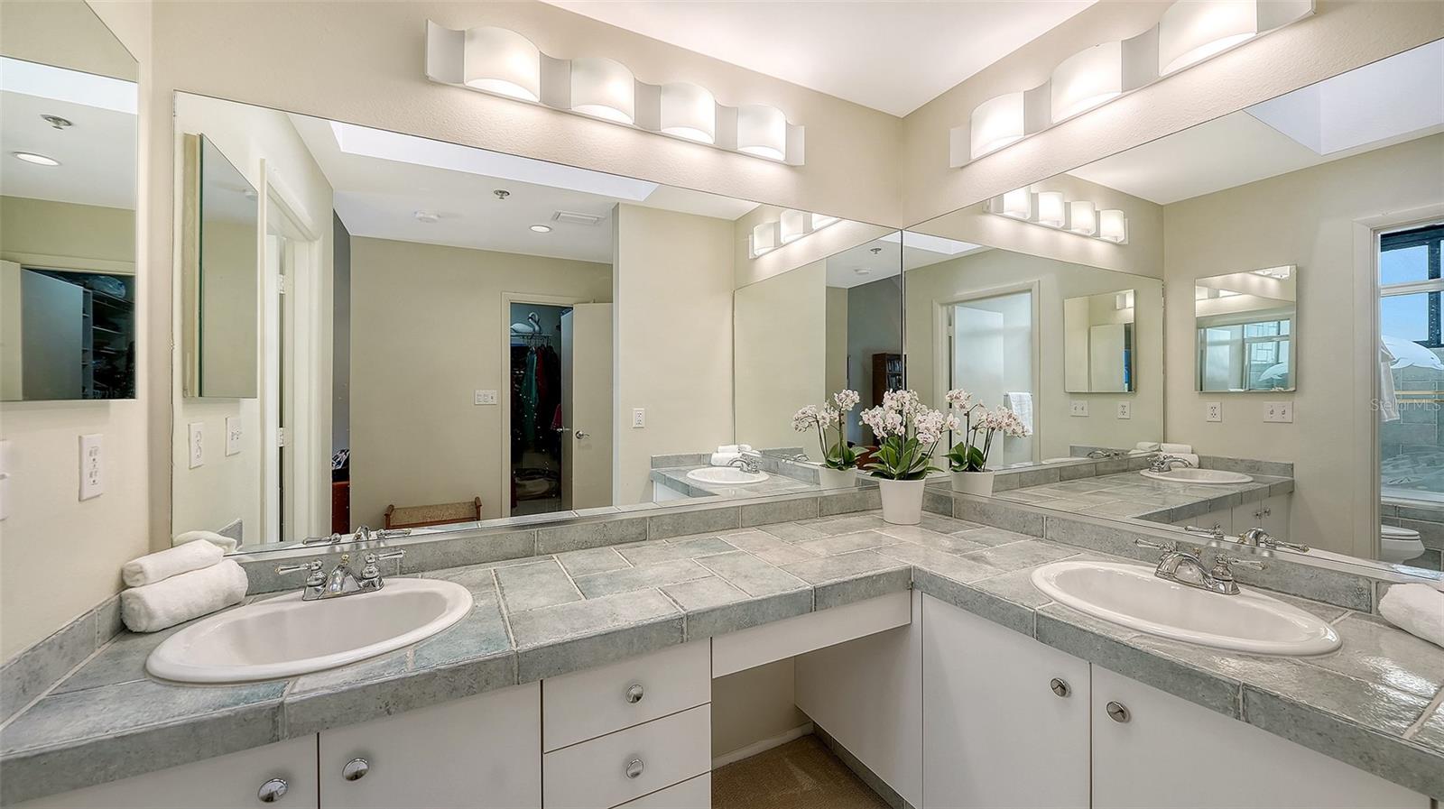 FAIRWAY BAY - Residential