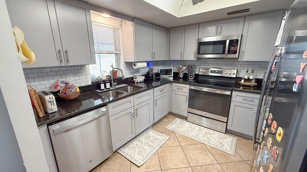 ALOHA GARDENS - Residential