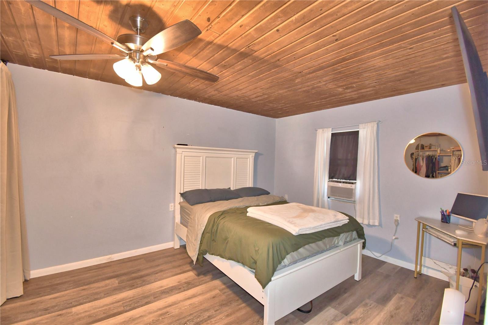 DIXIE MANOR - Residential