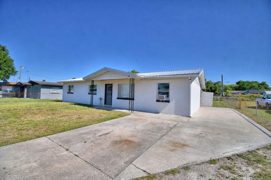 Photo of 140 E Thelma Street, Lake Alfred, FL 33850 (MLS # L4961752)