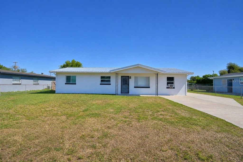 Photo of 140 E Thelma Street, Lake Alfred, FL 33850 (MLS # L4961752)
