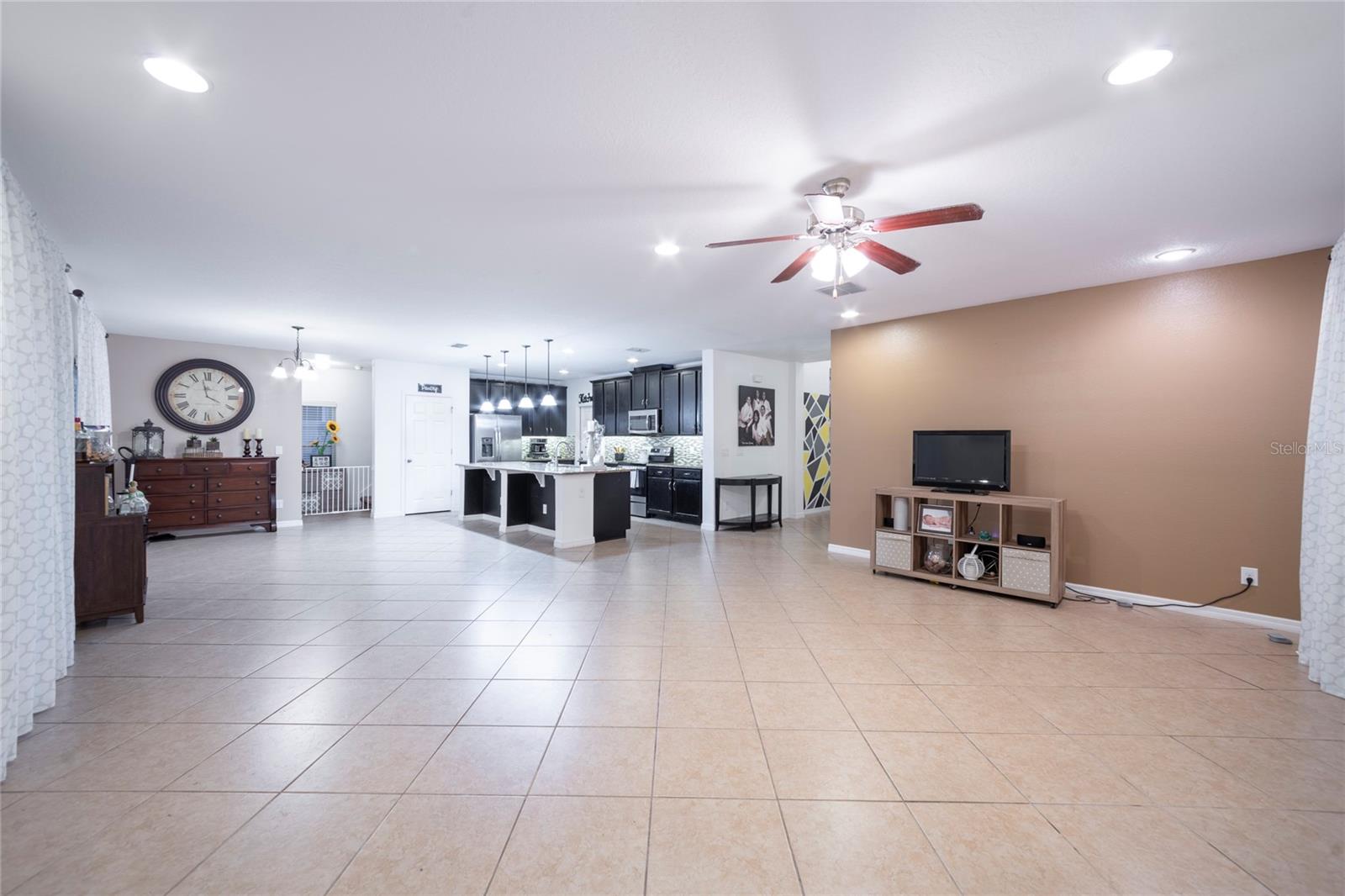 LAUREL ESTATES - Residential