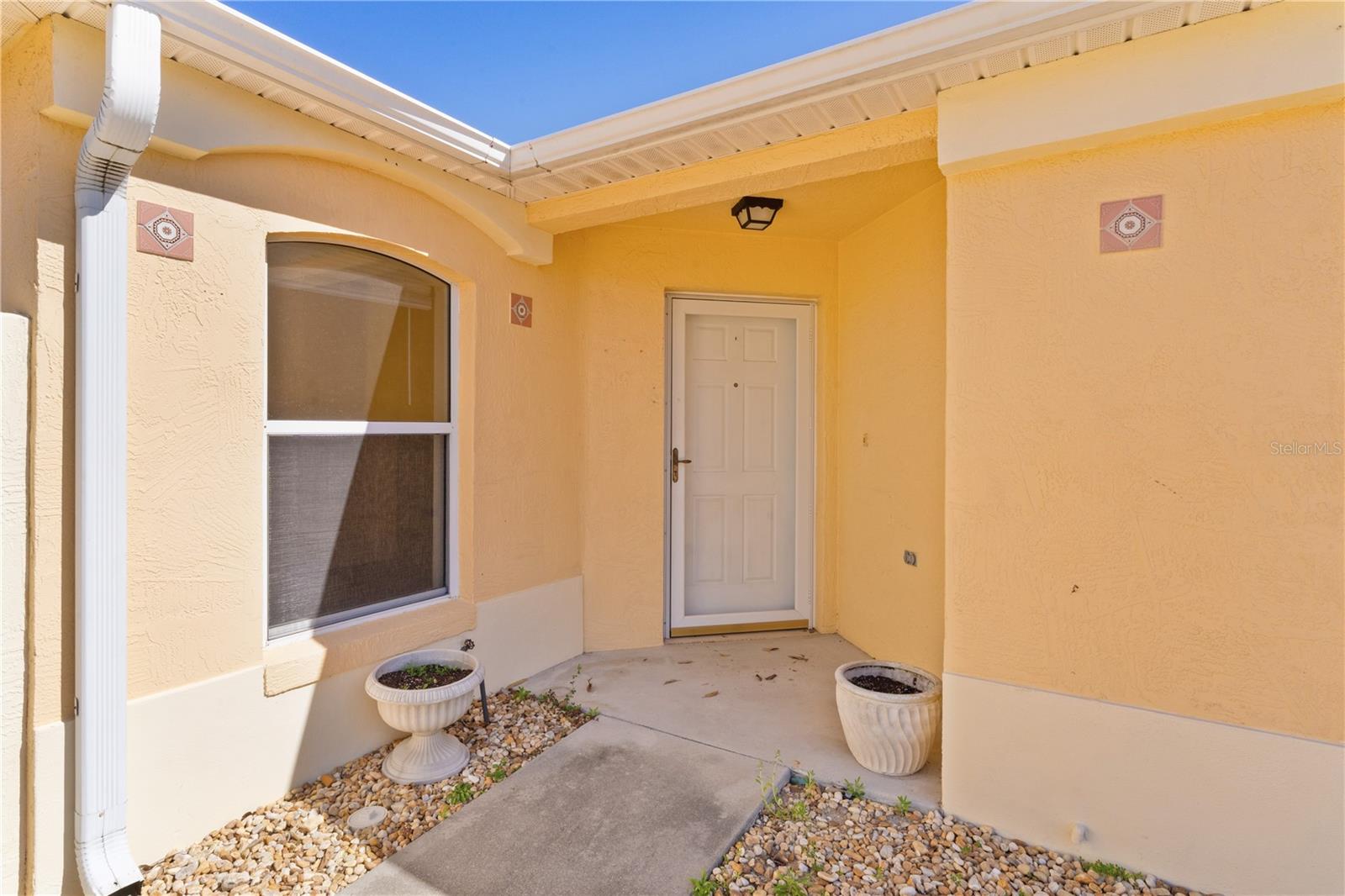 1135 SANTA CRUZ DRIVE