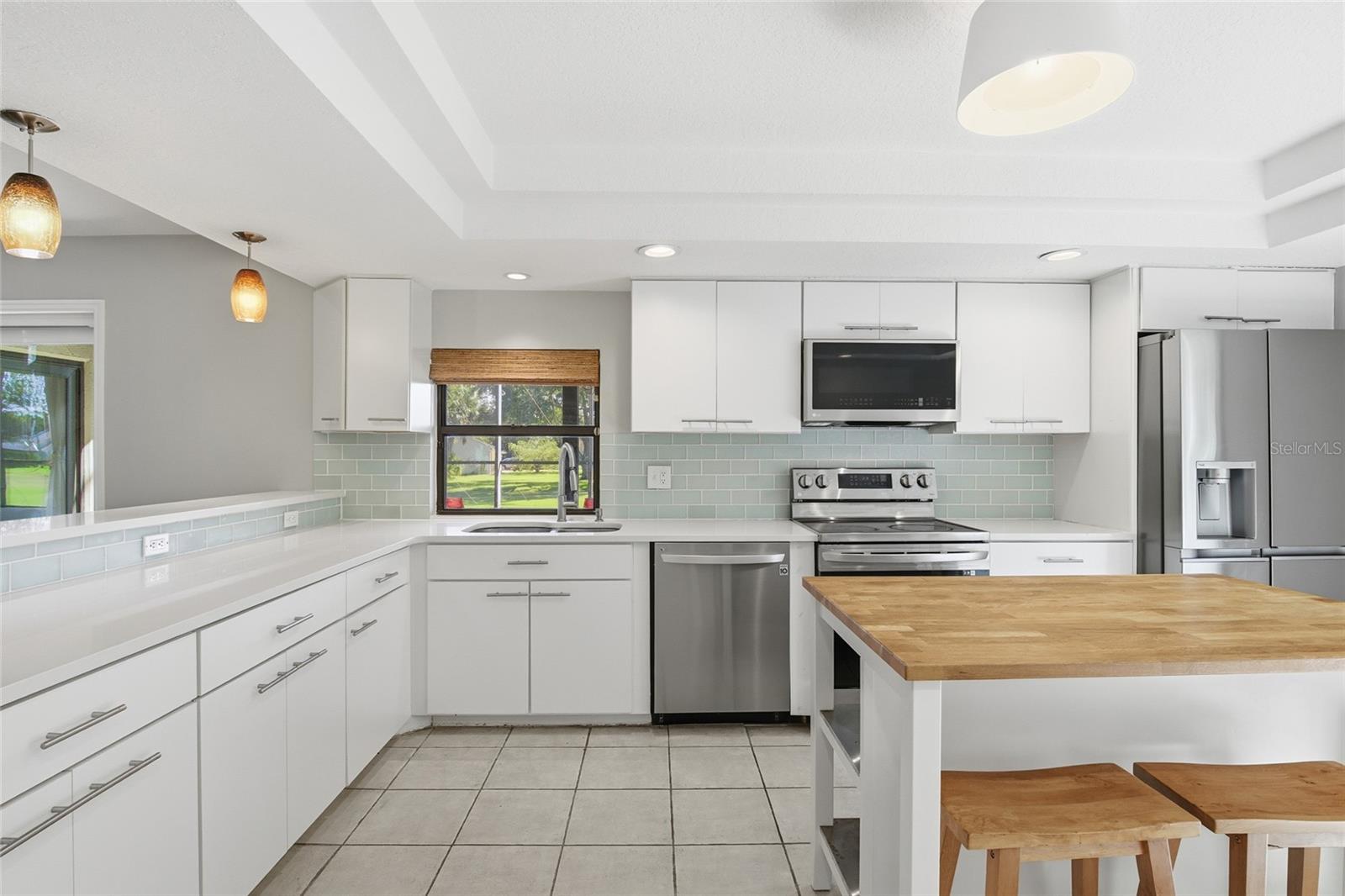 6425 WELLINGTON DRIVE