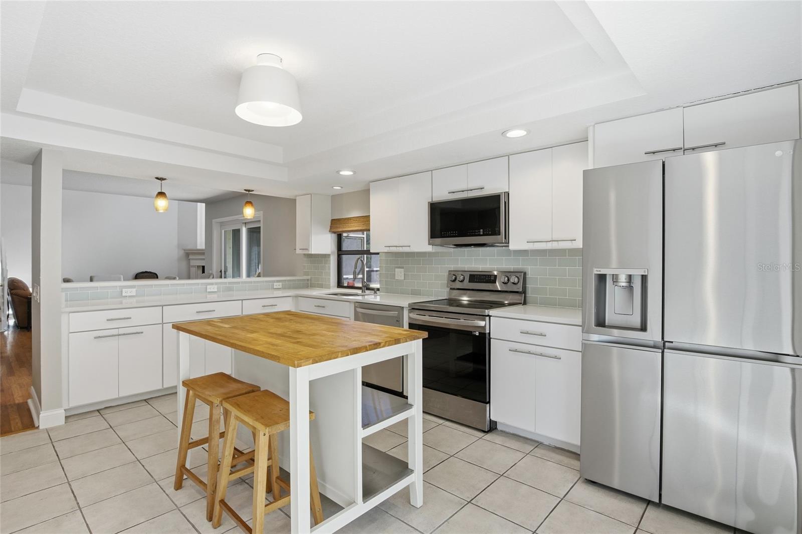 6425 WELLINGTON DRIVE