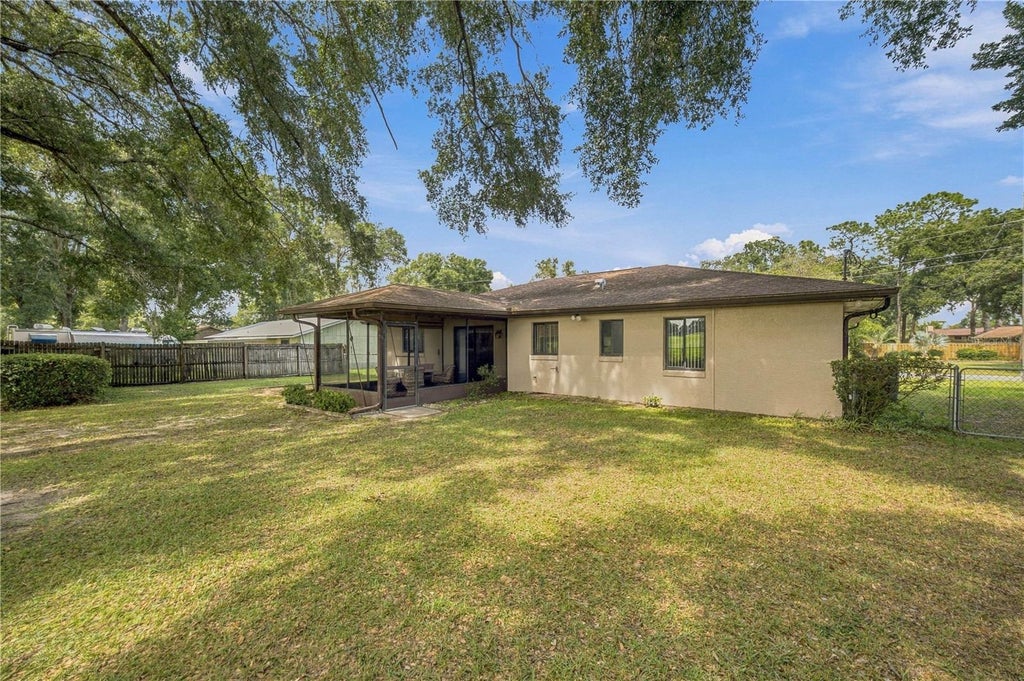 Photo of 7560 SE 114th Lane, Belleview, FL 34420 (MLS # G5118449)