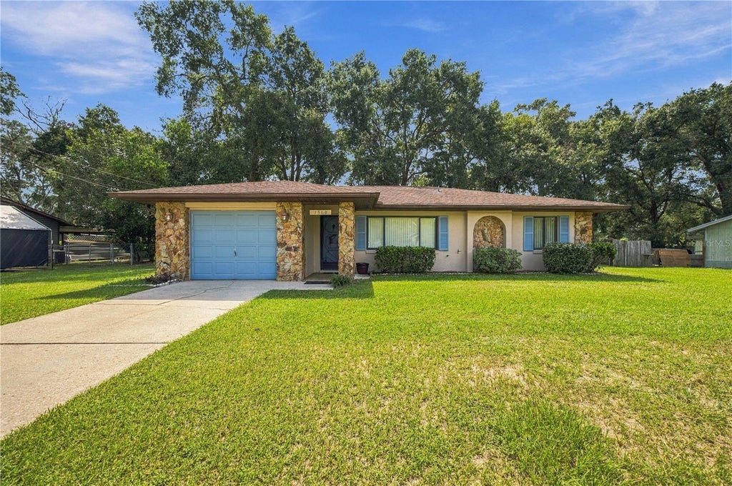 Photo of 7560 SE 114th Lane, Belleview, FL 34420 (MLS # G5118449)