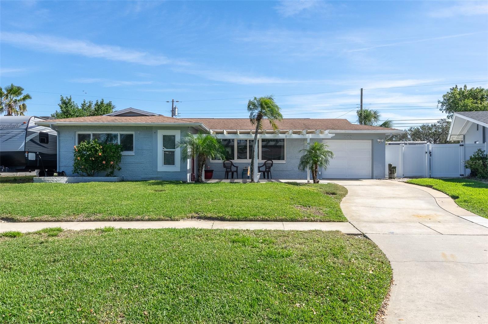 553 E LAKE DRIVE