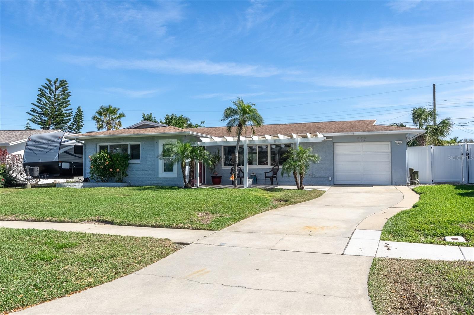 553 E LAKE DRIVE