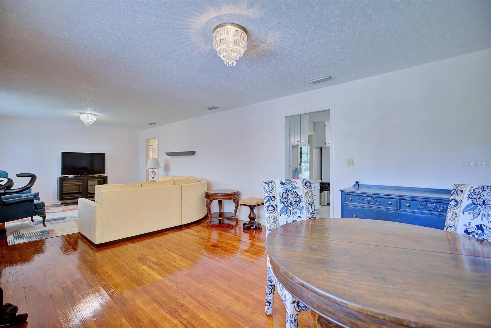 TOWN & COUNTRY ESTATES - Residential