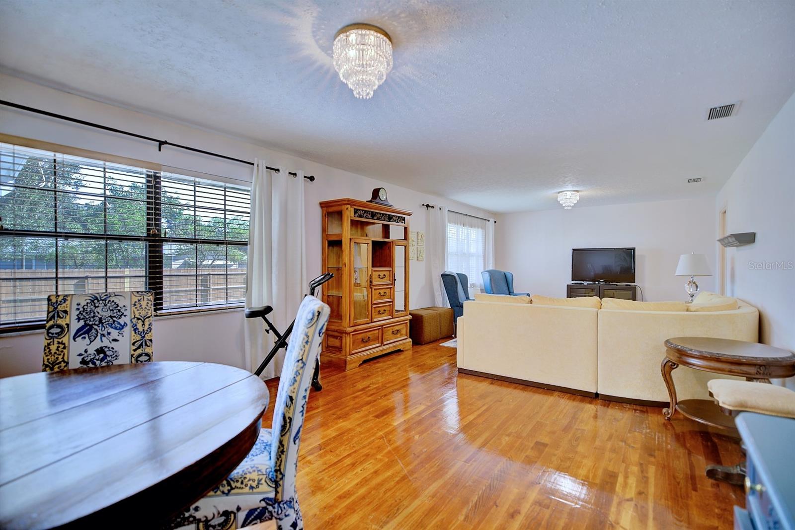 TOWN & COUNTRY ESTATES - Residential