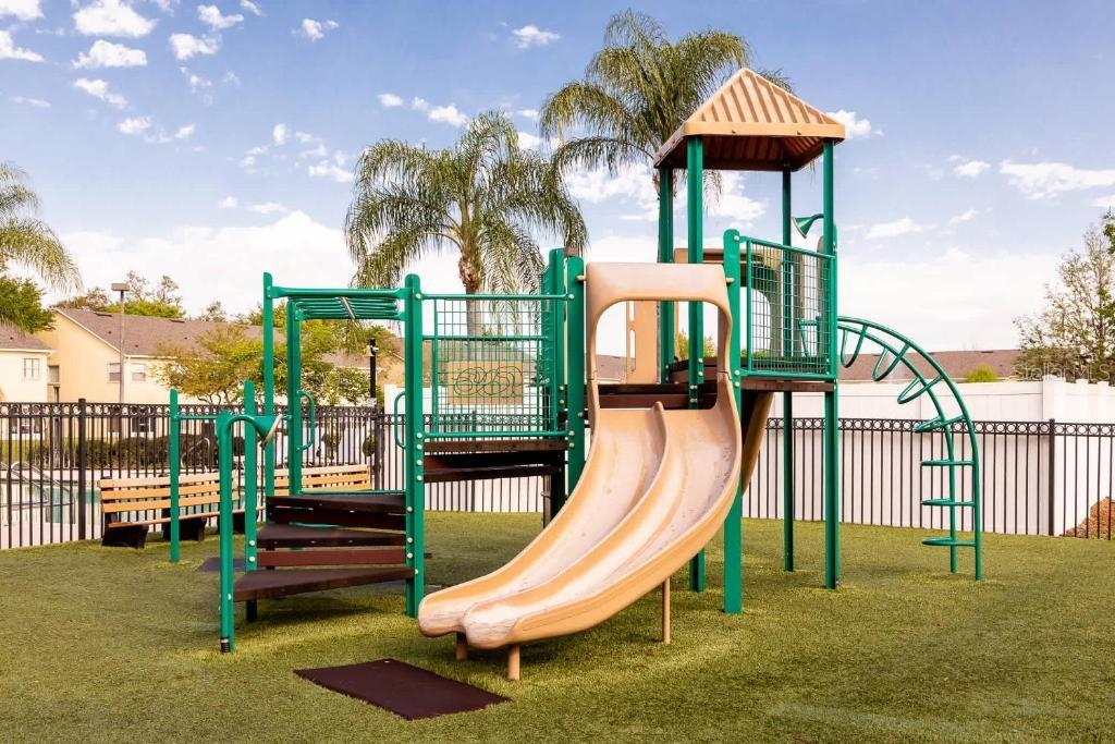 CLUB CORTILE CONDO PH 6 - Residential Lease