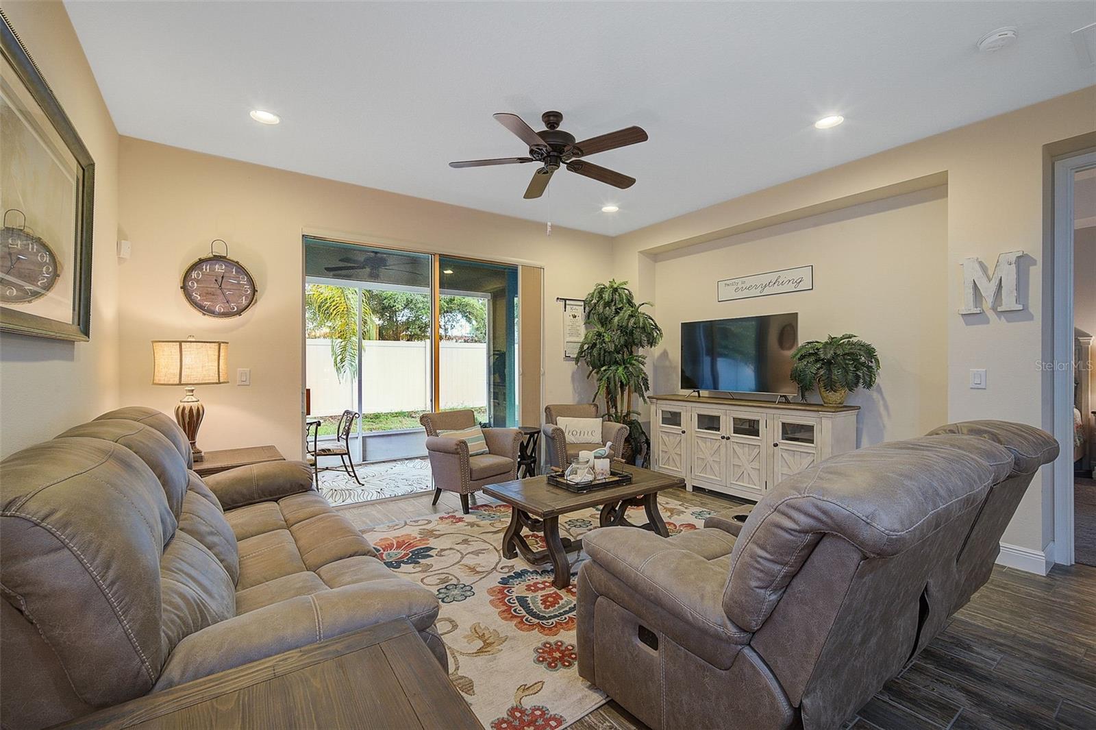 ENCLAVE/FRST LAKES - Residential