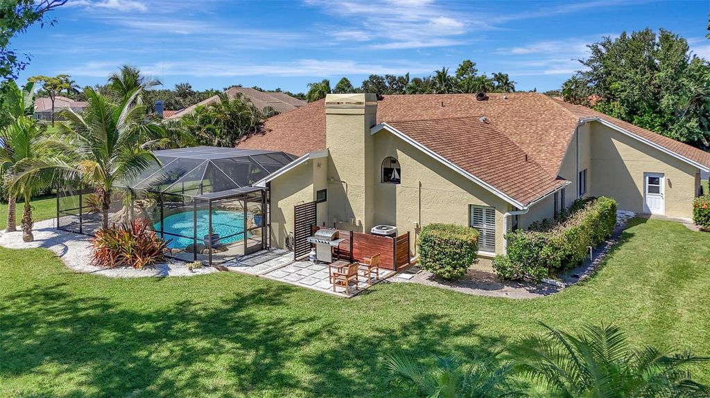 Photo of 4939 Fallcrest Circle, Sarasota, FL 34233 (MLS # A4670527)