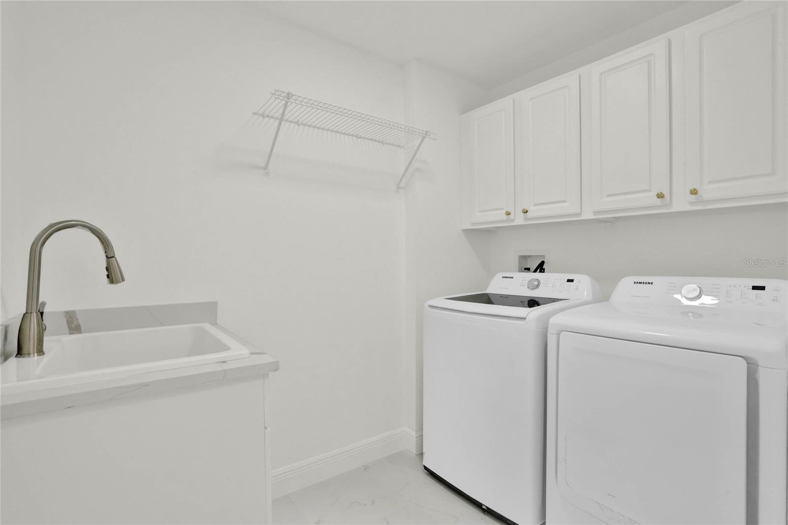 KEENES POINTE - Residential Lease