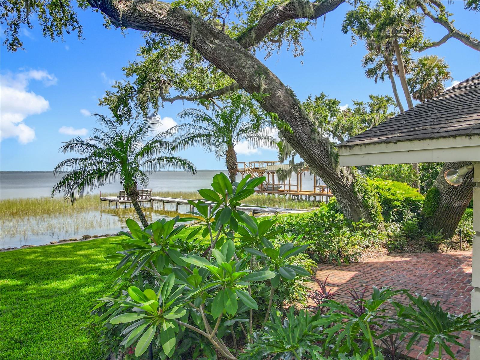 TAVARES BANNING BEACH - Residential