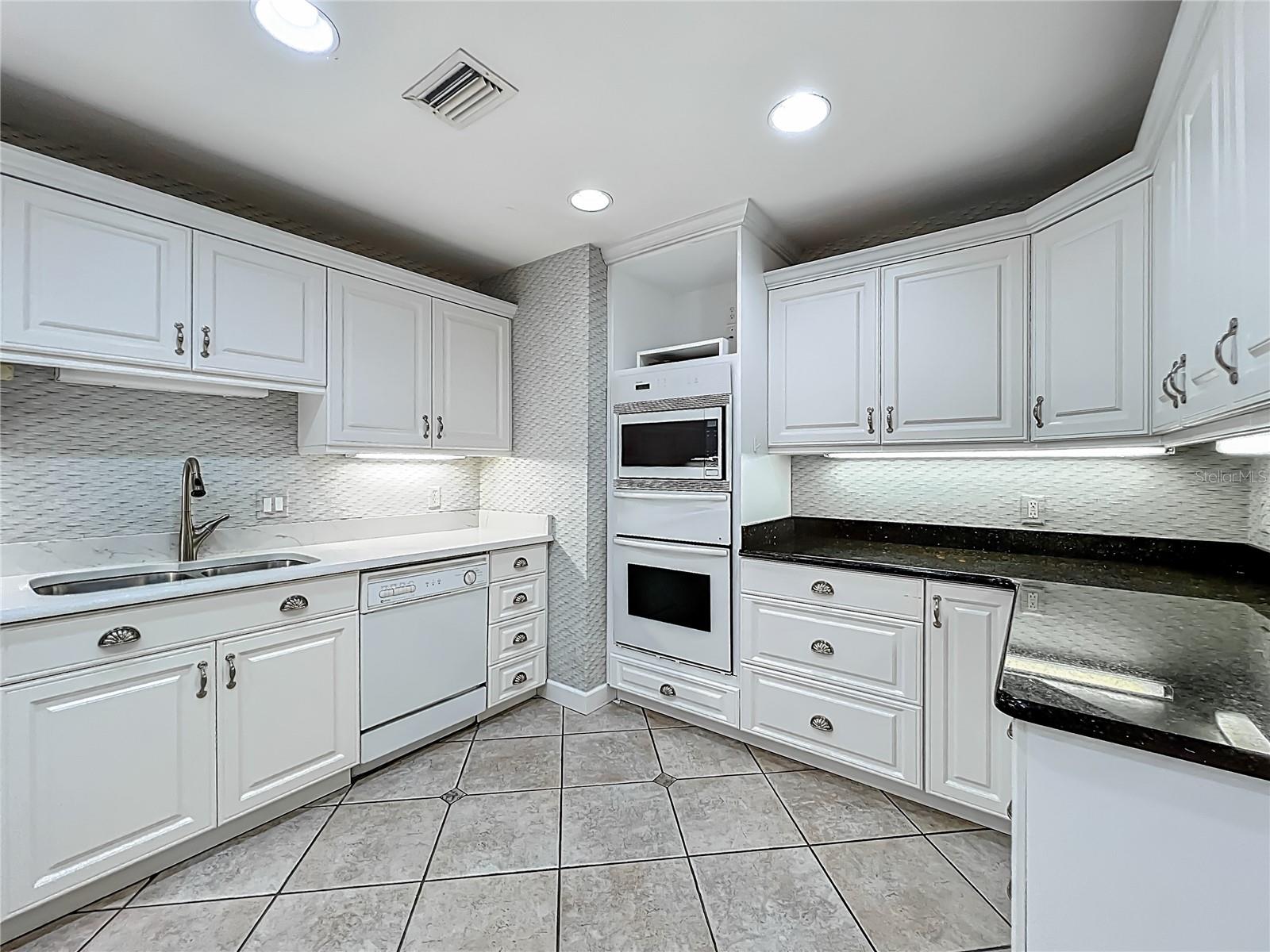 TAVARES BANNING BEACH - Residential