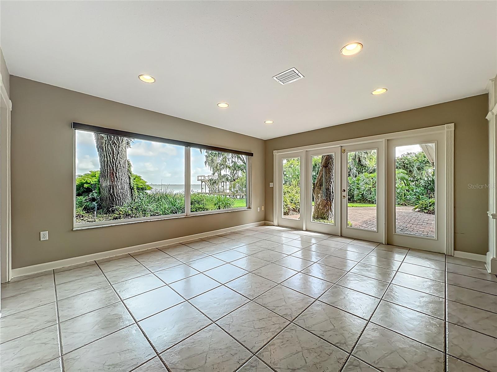 TAVARES BANNING BEACH - Residential