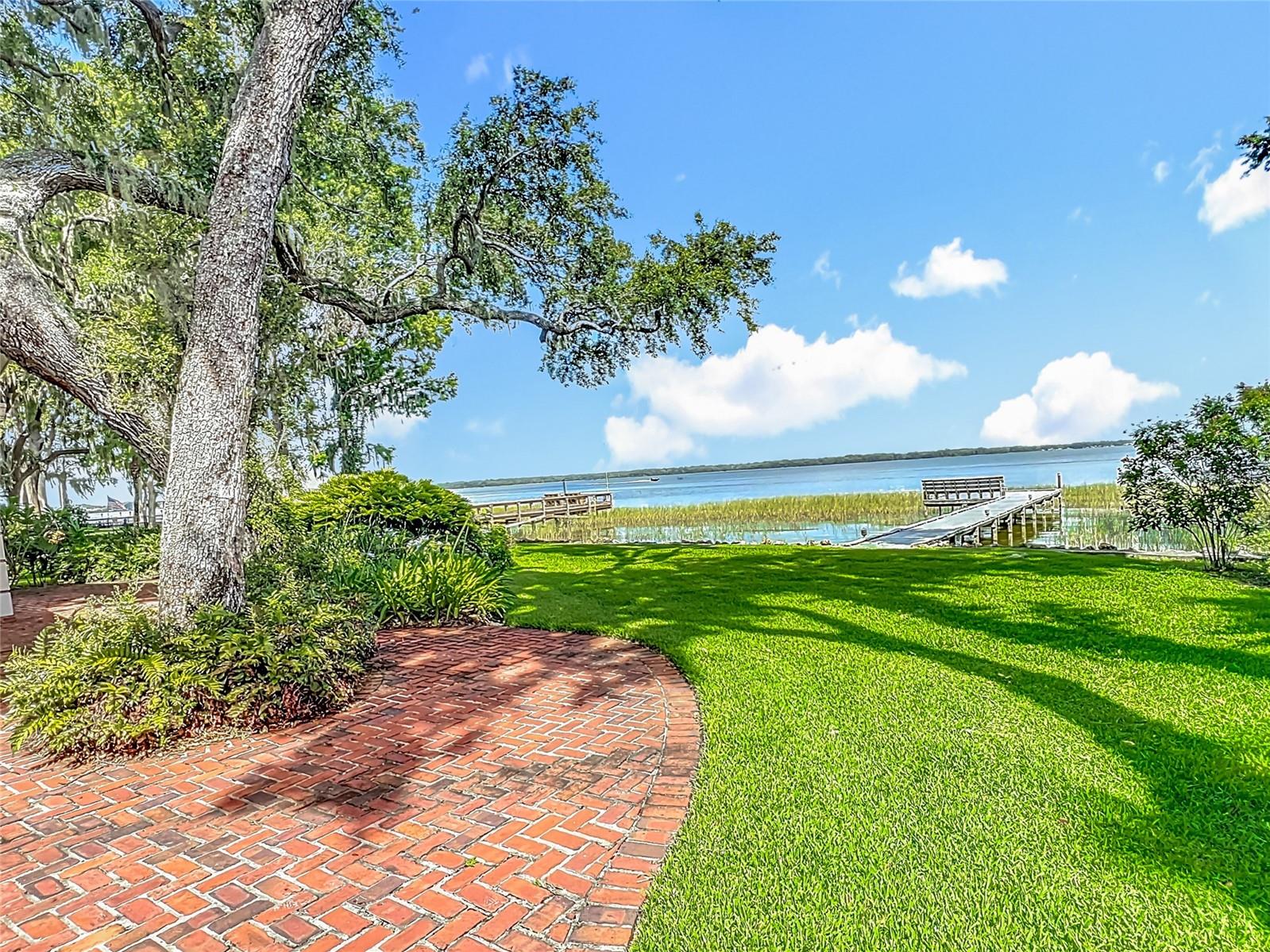 TAVARES BANNING BEACH - Residential