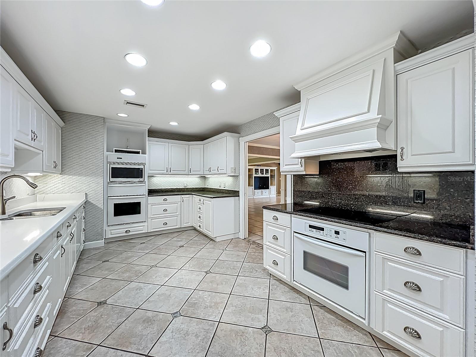 TAVARES BANNING BEACH - Residential