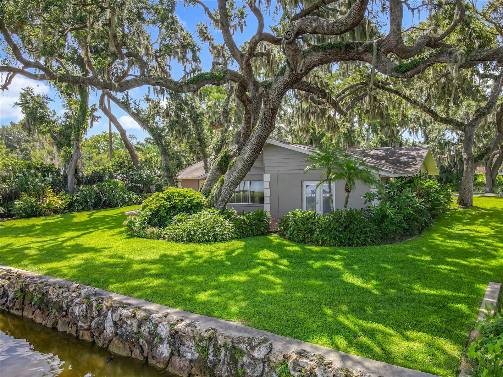 TAVARES BANNING BEACH - Residential