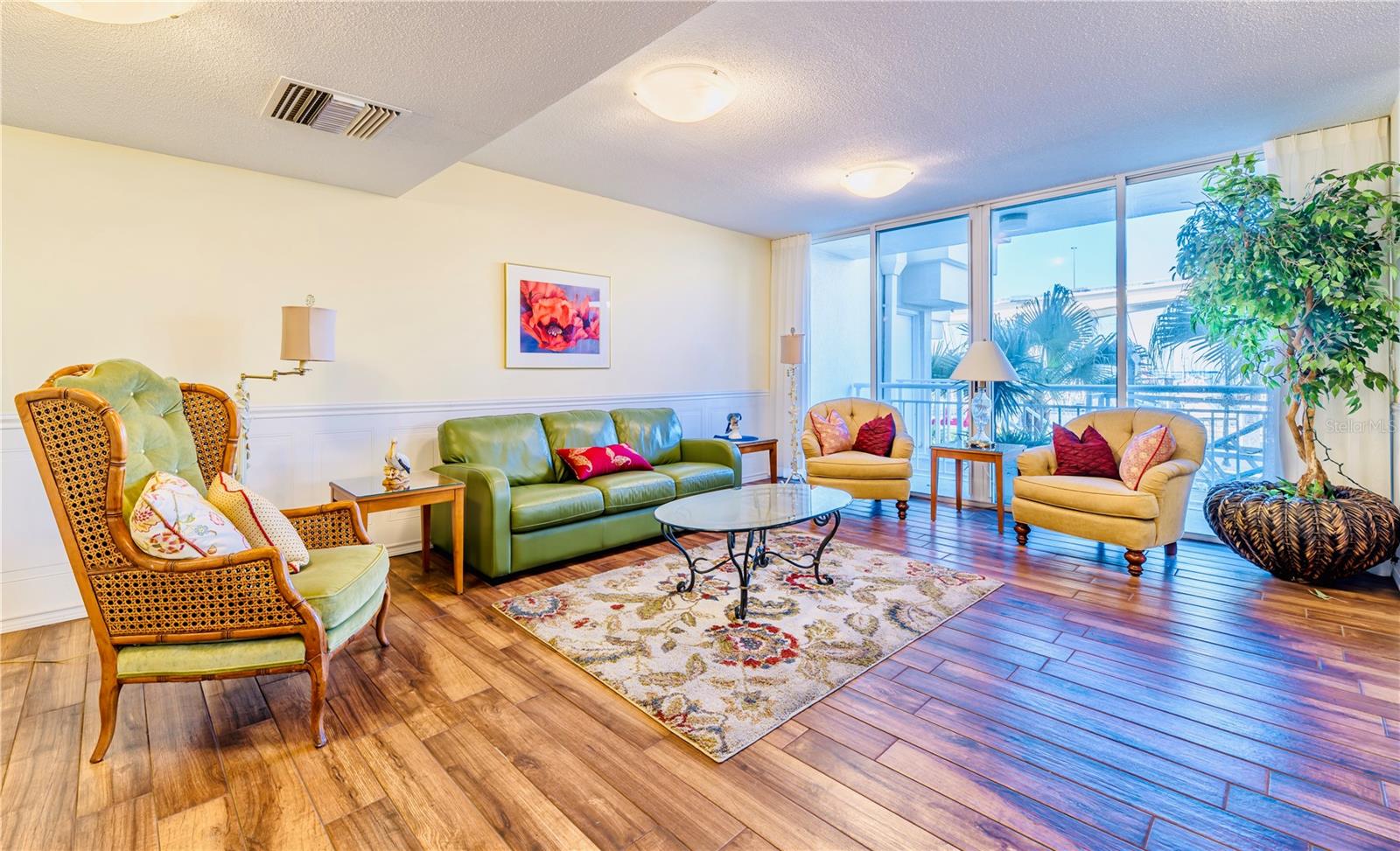 PIERCE 100 CONDO - Residential