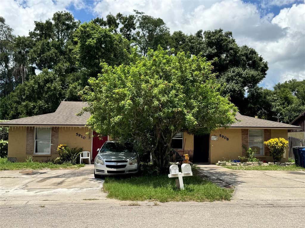 Photo of 5910 13th Street Court E, Bradenton, FL 34203 (MLS # A4701113)