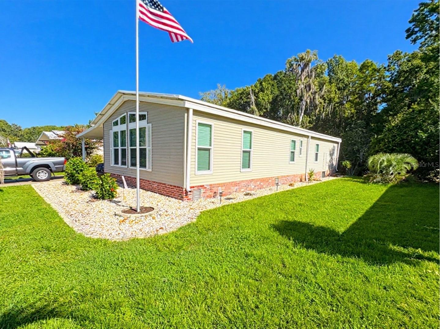 601 ROBIN LANE