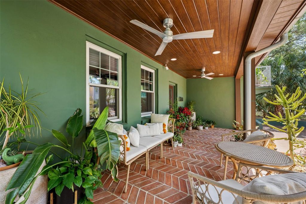 Photo of 3213 W Barcelona Street, Tampa, FL 33629 (MLS # TB8502662)