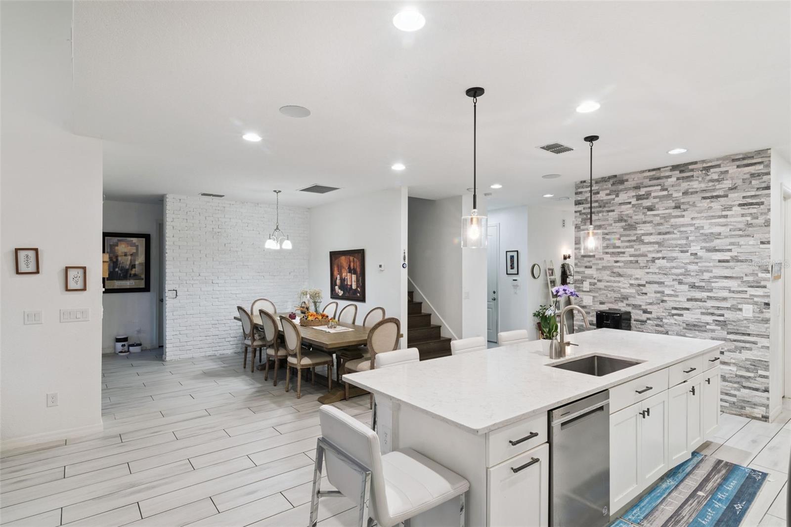 LATHAM PARK SOUTH - Residential