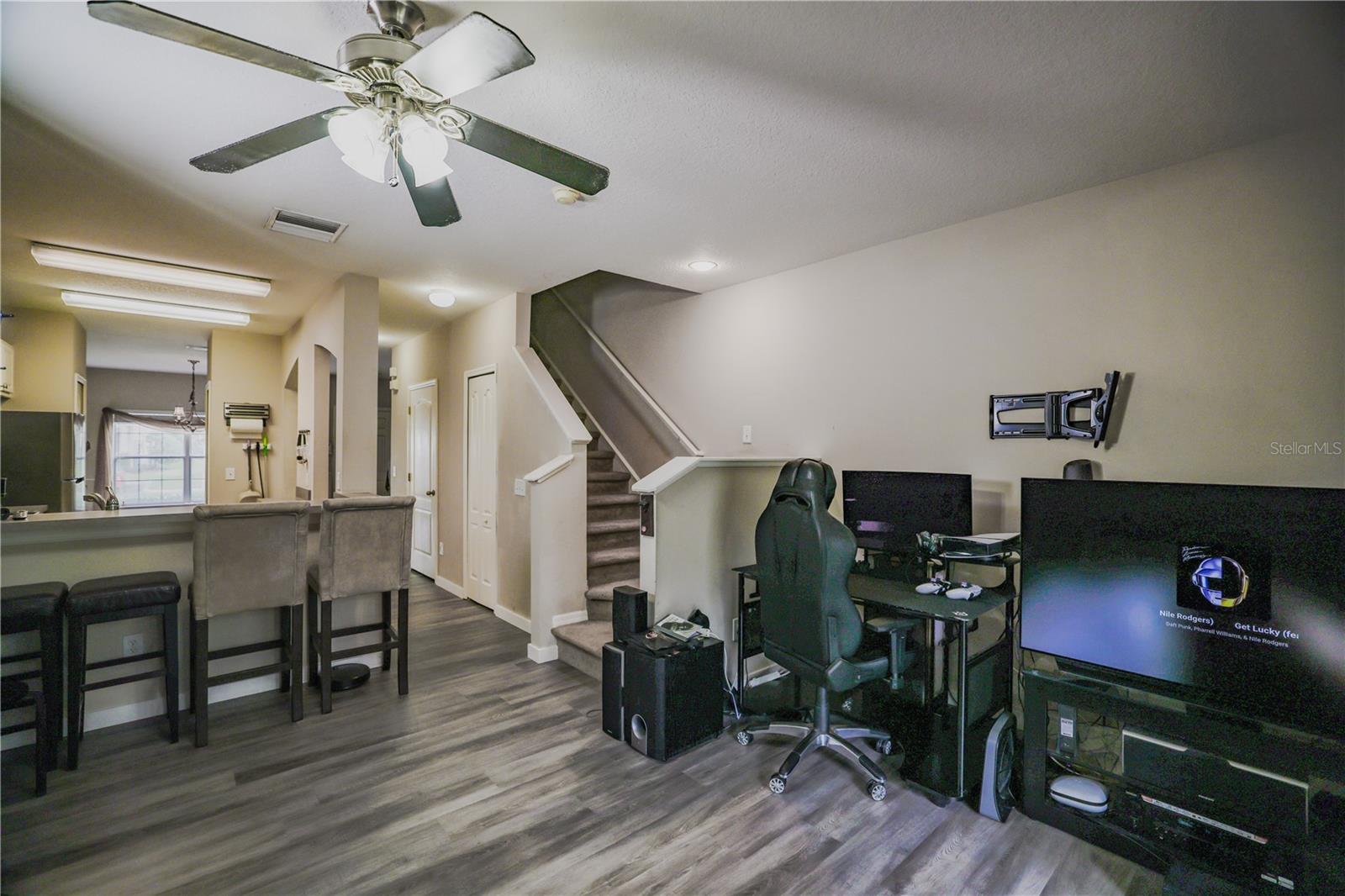 FISHHAWK RANCH TWNHMS PH - Residential