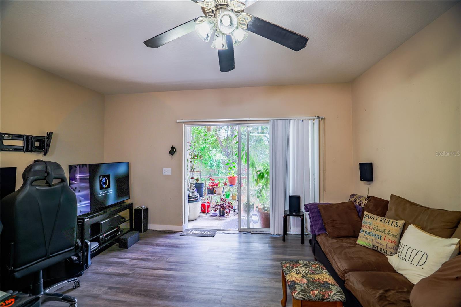 FISHHAWK RANCH TWNHMS PH - Residential