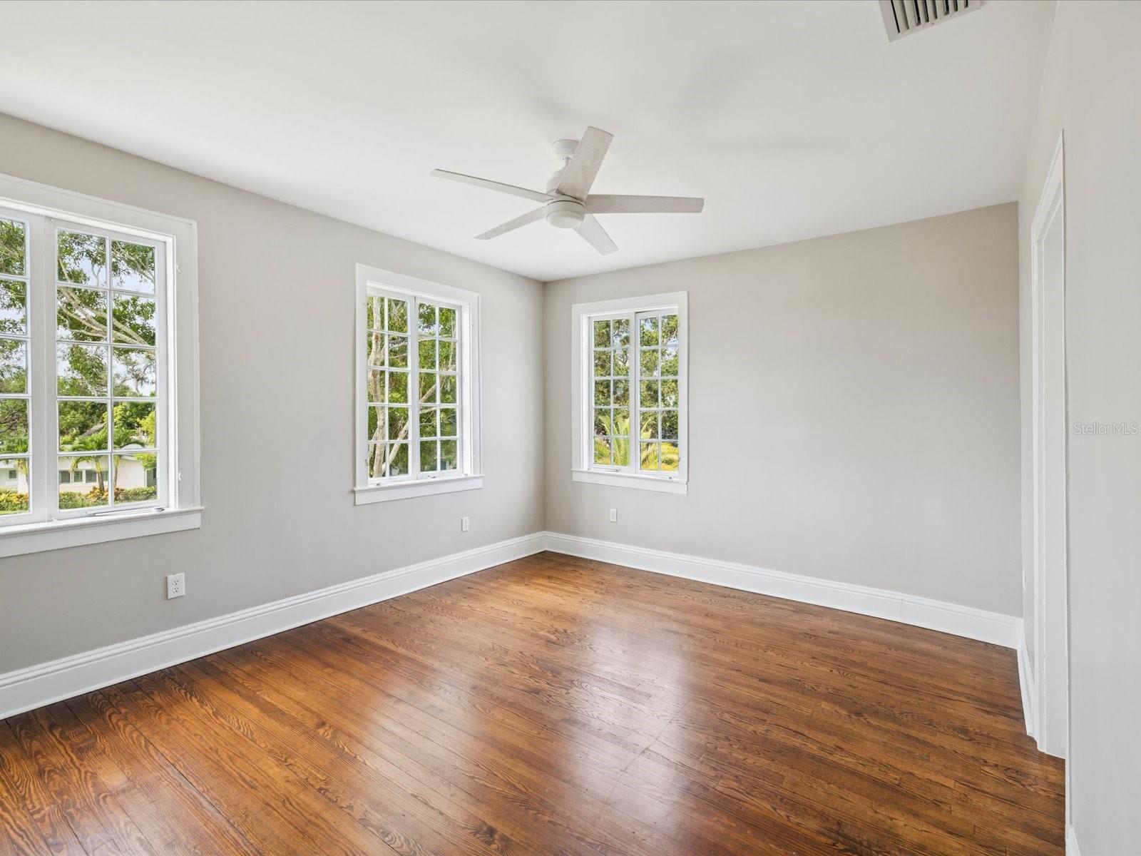 BELLEAIR ESTATES - Residential