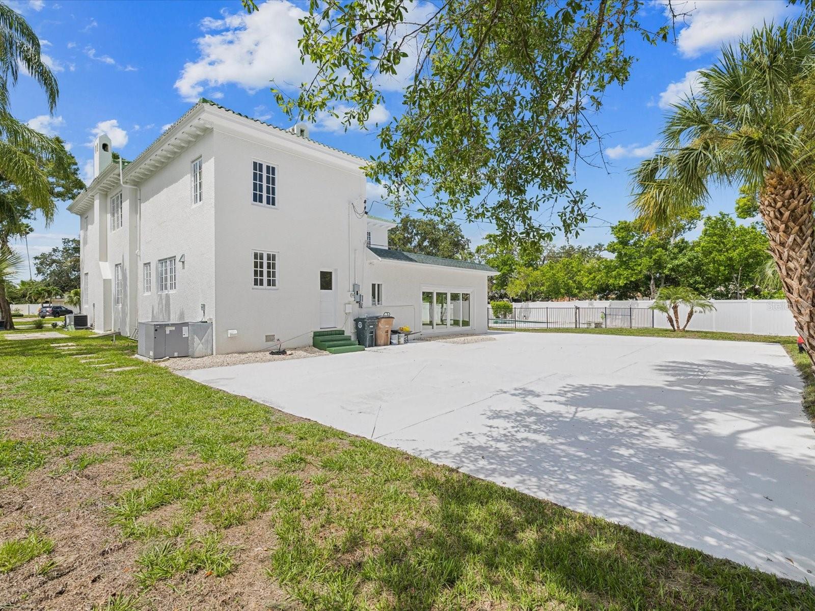 BELLEAIR ESTATES - Residential