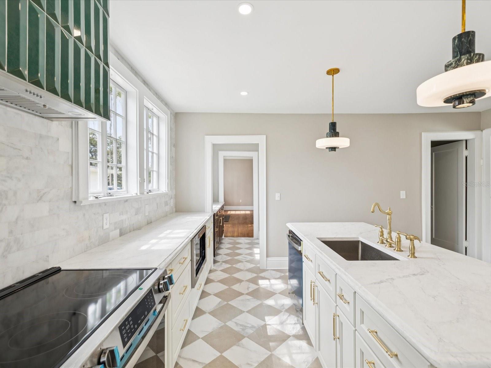 BELLEAIR ESTATES - Residential