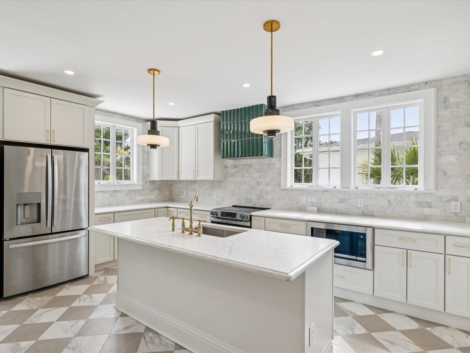 BELLEAIR ESTATES - Residential