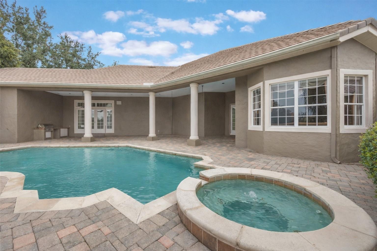 6102 S HAMPSHIRE COURT