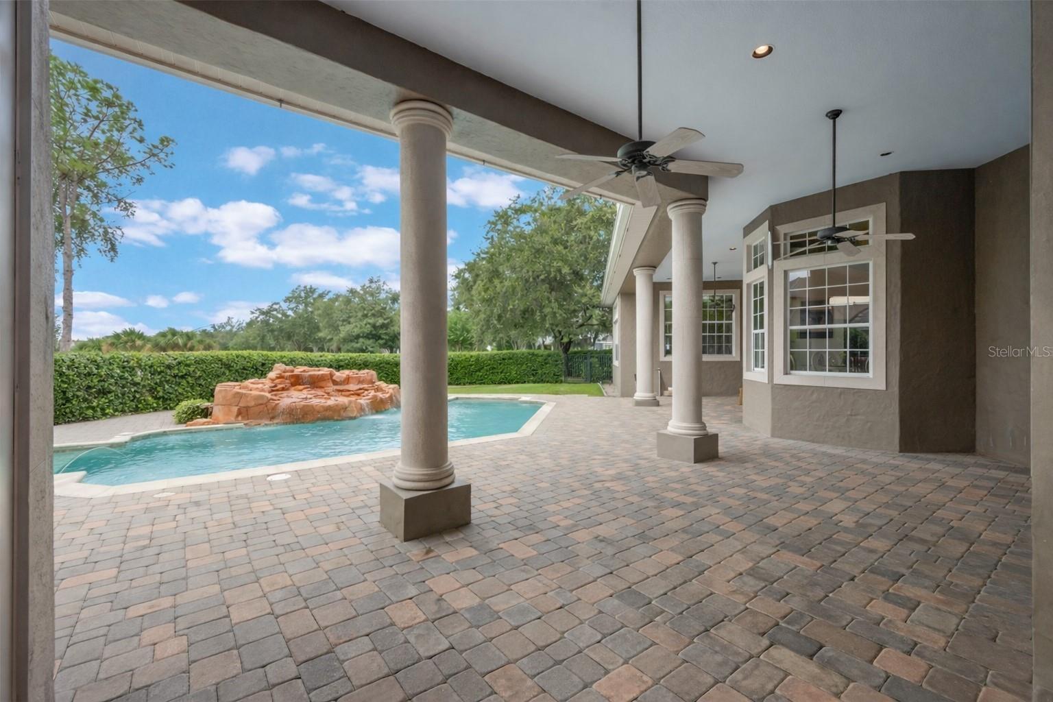 6102 S HAMPSHIRE COURT